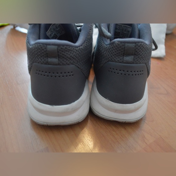 UNDERARMOUR GIRLS BASKETBALL SHOES/SNEAKERS - Picture 7 of 7